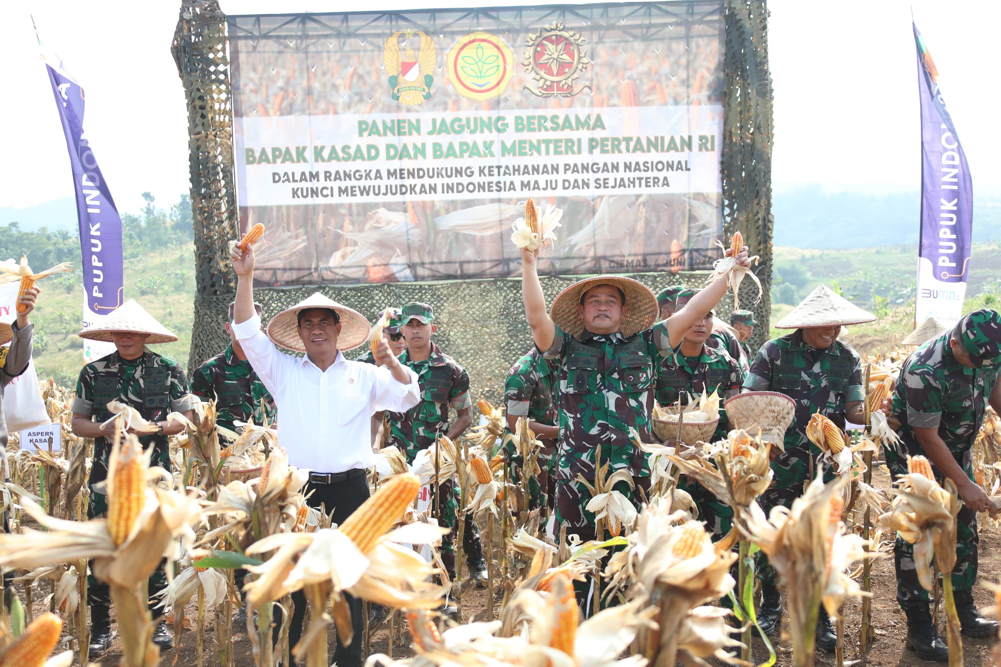 Mentan Amran Bersama KSAD Cek Irigasi Pompanisasi di Sukabumi